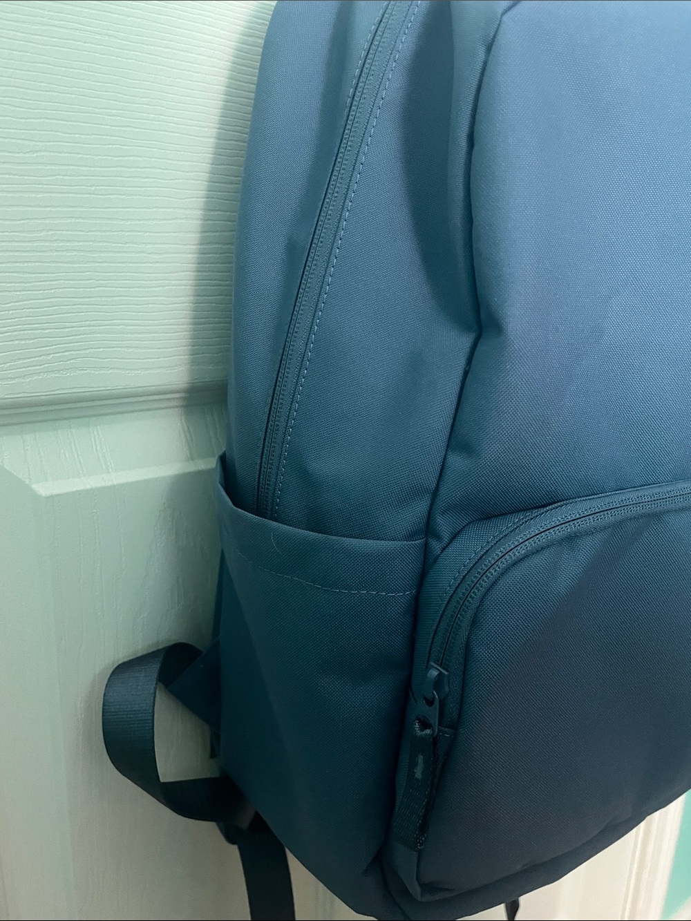 Lululemon Everywhere Backpack — 22 L - Picture 3 of 5